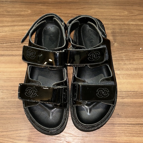Chanel Patent Leather CC ‘Dad’ Sandals - C’22 - Picture 3 of 10